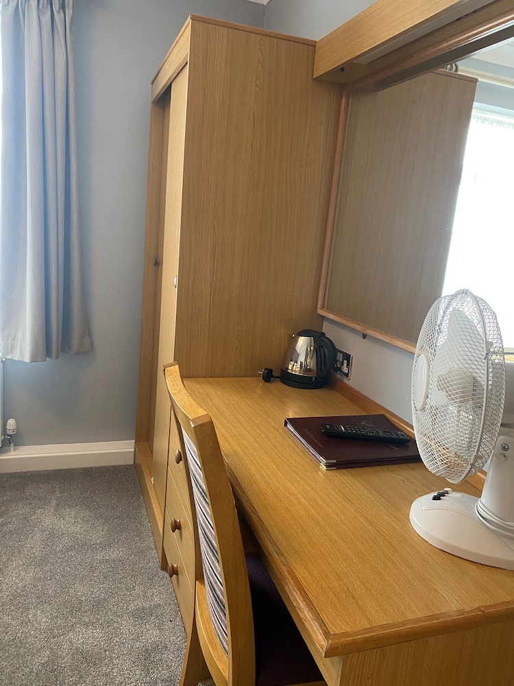 Small Twin Room - Photo 6
