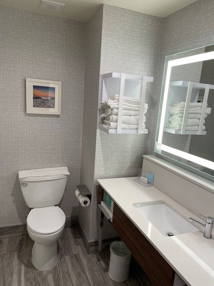 Room, 1 King Bed, Accessible - Photo 4