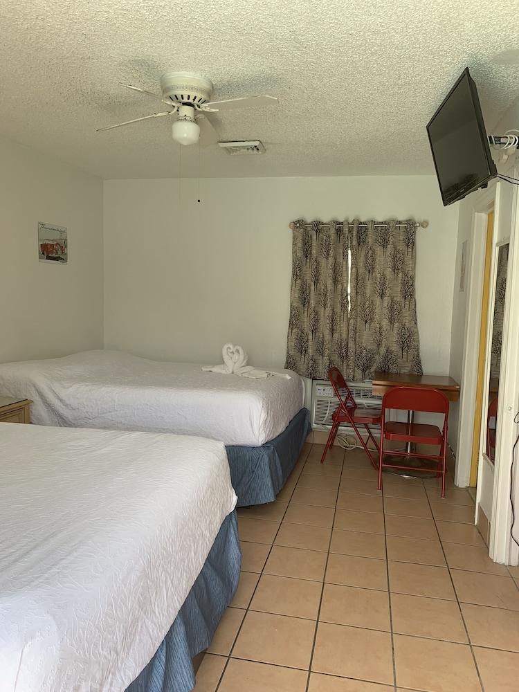 Basic Quadruple Room, 2 Double Beds photo 2