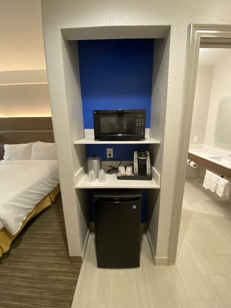 Suite, 1 Bedroom - Photo 13