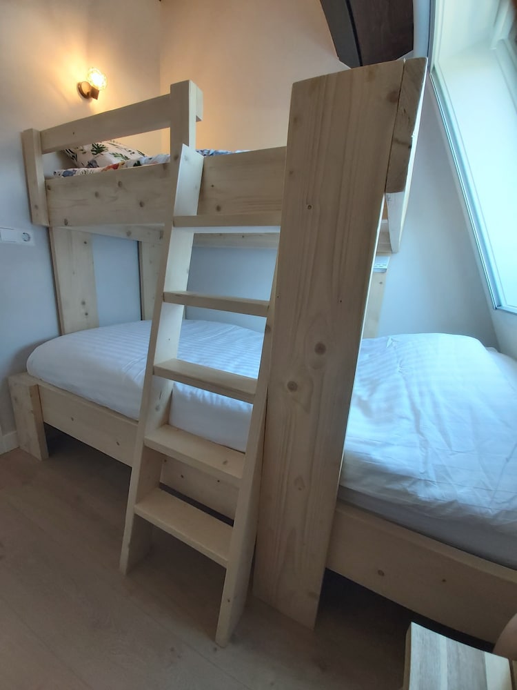 Cabin (Teuntje Johanna) photo 2