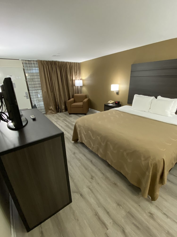 Family Suite, 1 King Bed, Non Smoking - Photo 3