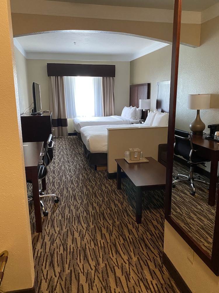 Suite, Multiple Beds, Non Smoking - Photo 3
