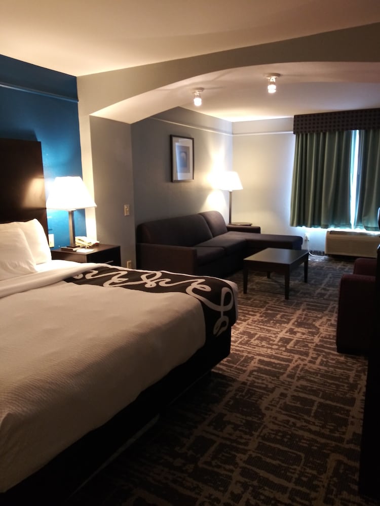Suite, 1 King Bed with Sofa bed, Non Smoking - Photo 2