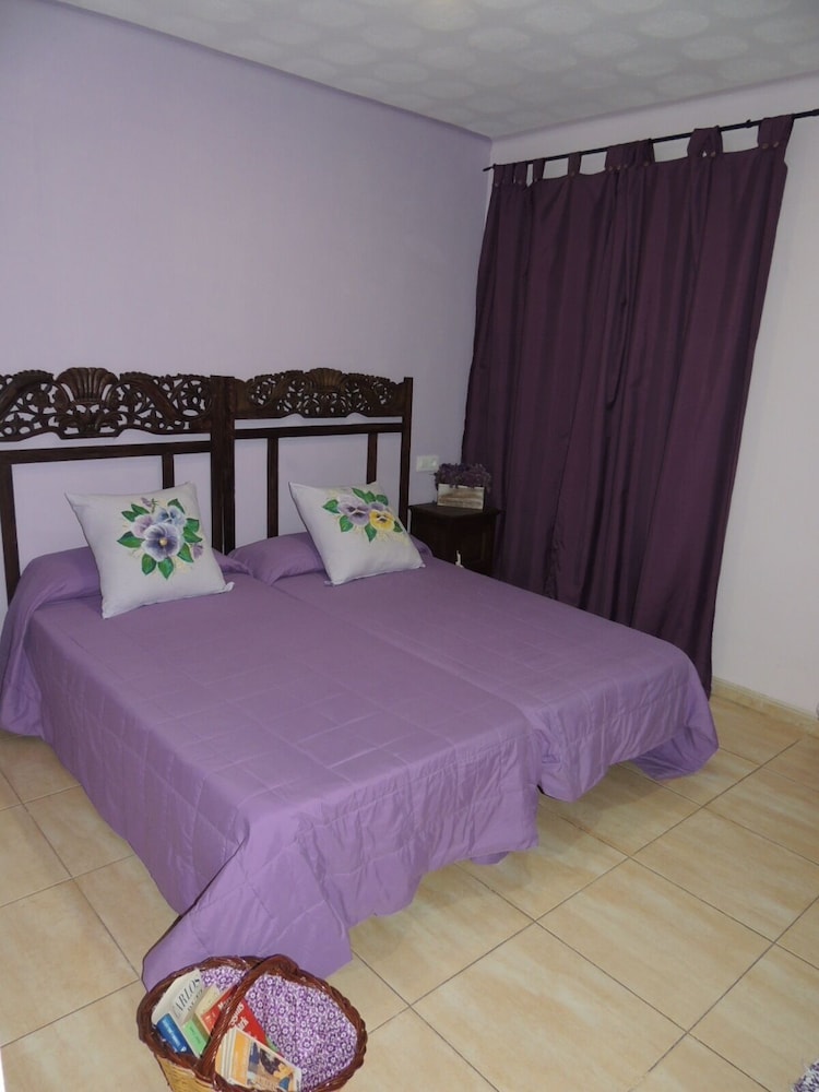 Basic Double Room, 2 Twin Beds