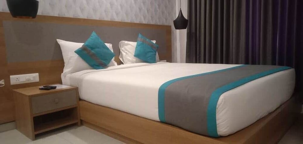 Deluxe Room - Photo 7
