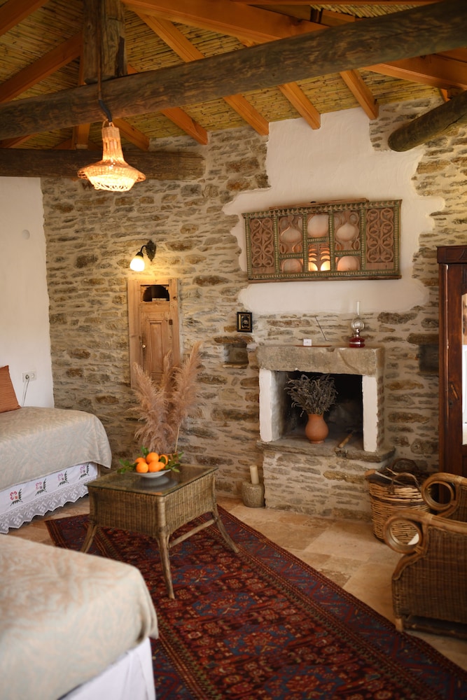 Traditional Cabin, Mountain View