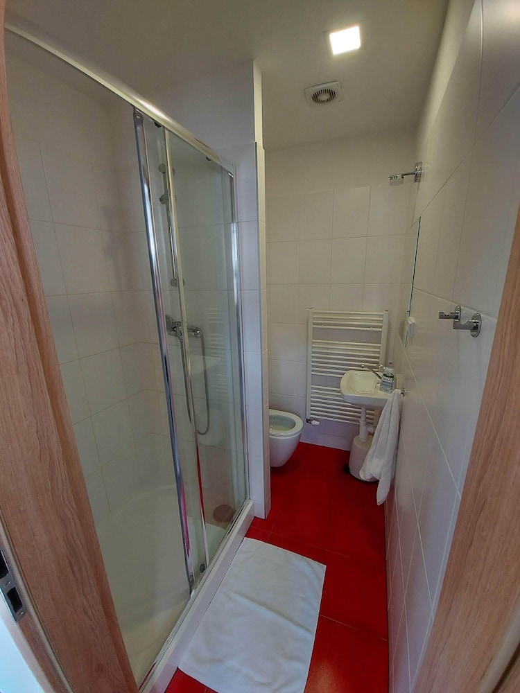 Economy Double Room photo 2