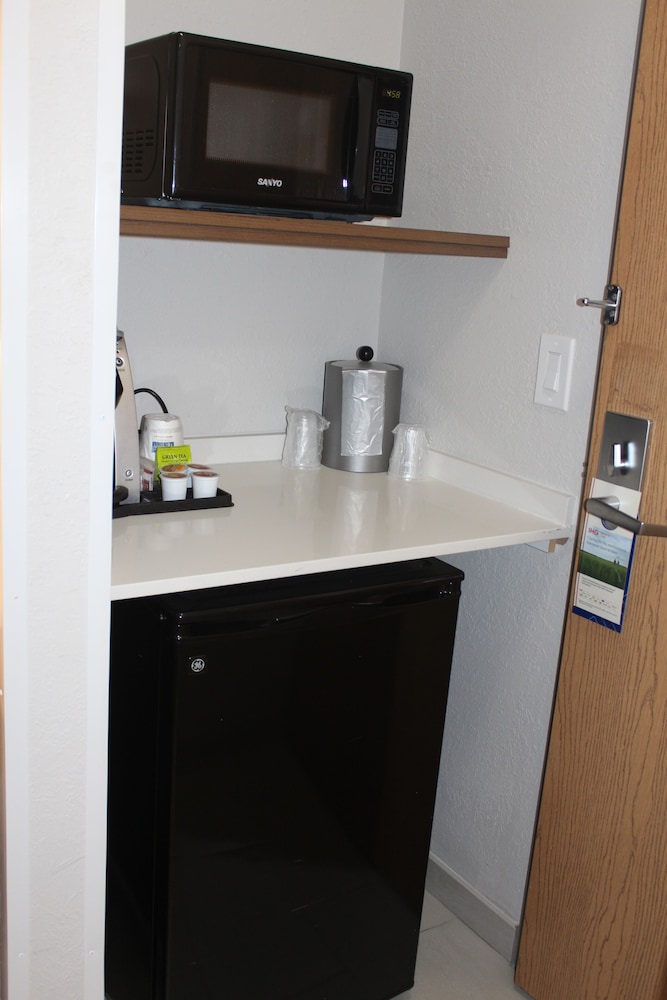 Standard Room, Multiple Beds - Photo 15
