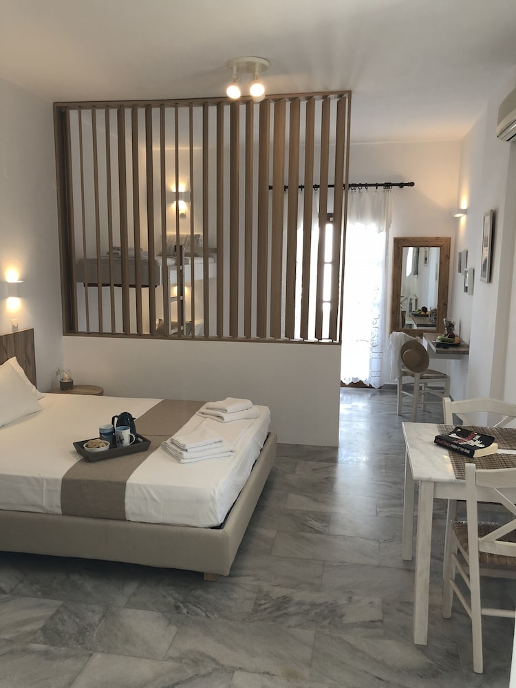 Deluxe Studio (4 Adults)