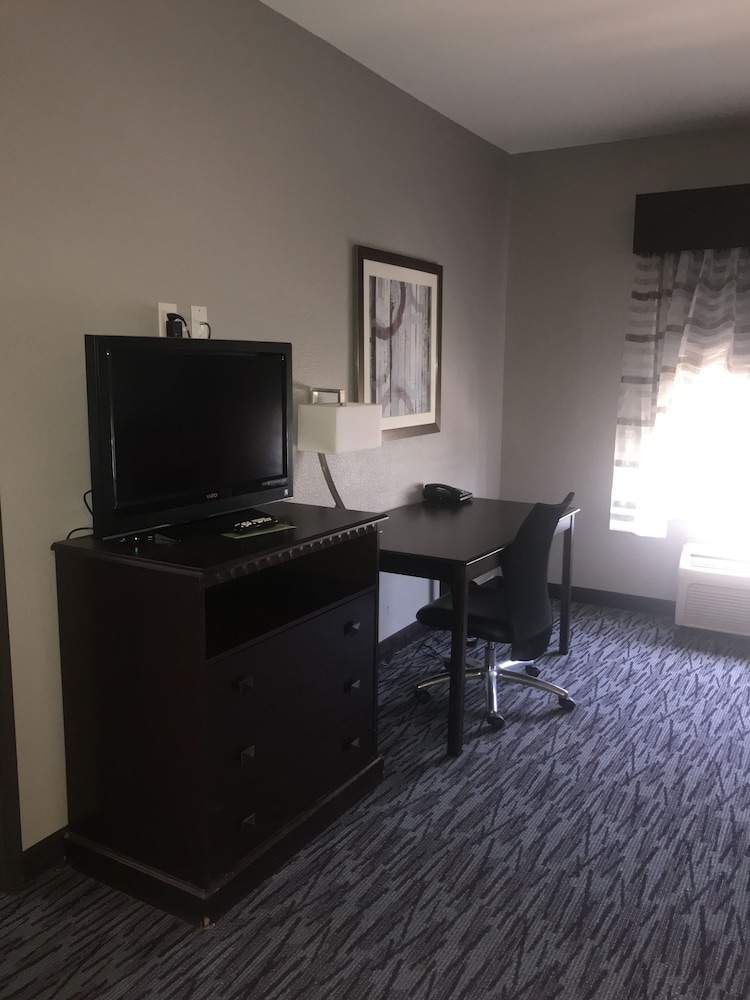 Deluxe Room, 1 King Bed, Non Smoking - Photo 5