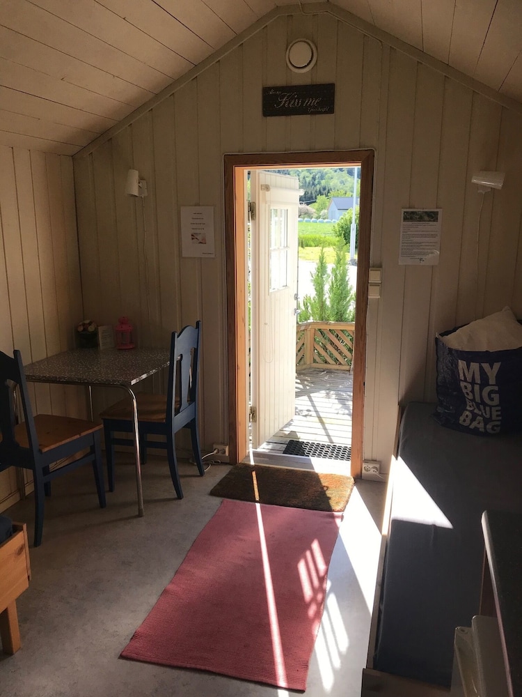 Basic Cabin, Shared Bathroom photo 3