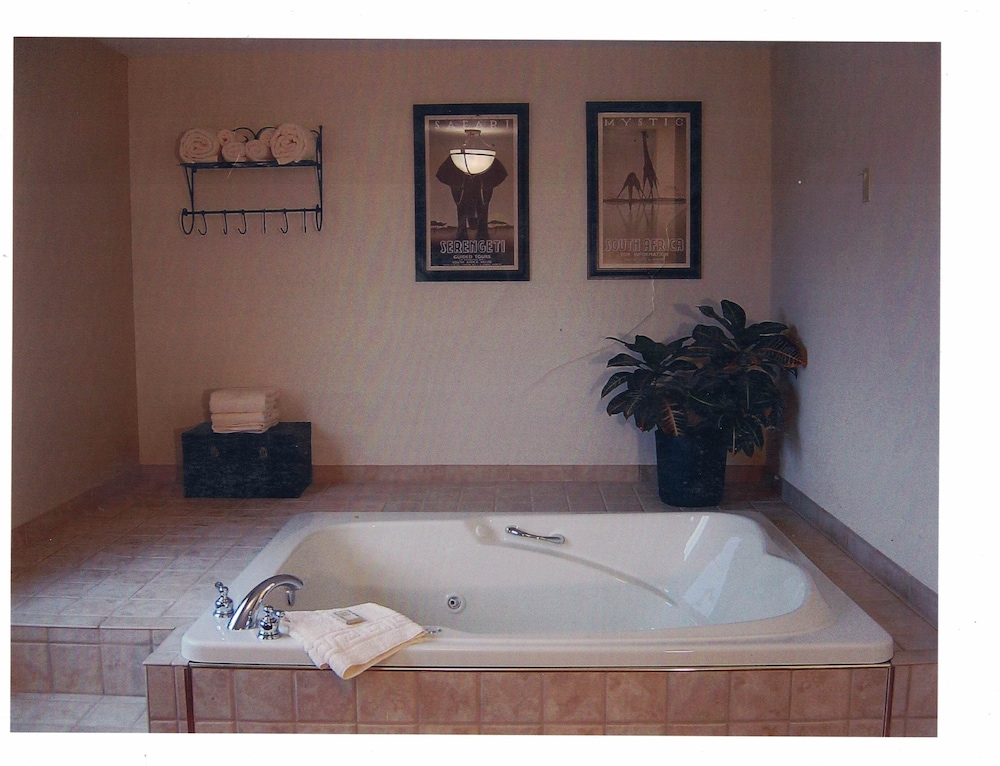 Suite, 1 Queen Bed - Photo 4