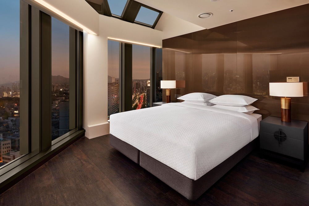 Penthouse, 1 King Bed, City View photo 3