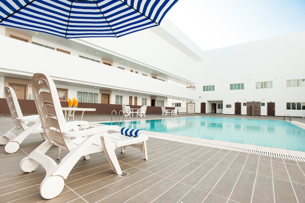 Premium Room, 1 King Bed, Pool View, Poolside photo 3