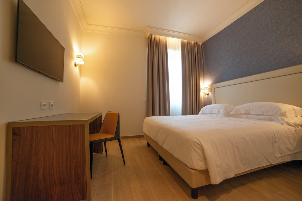 Business Double Room - Photo 1