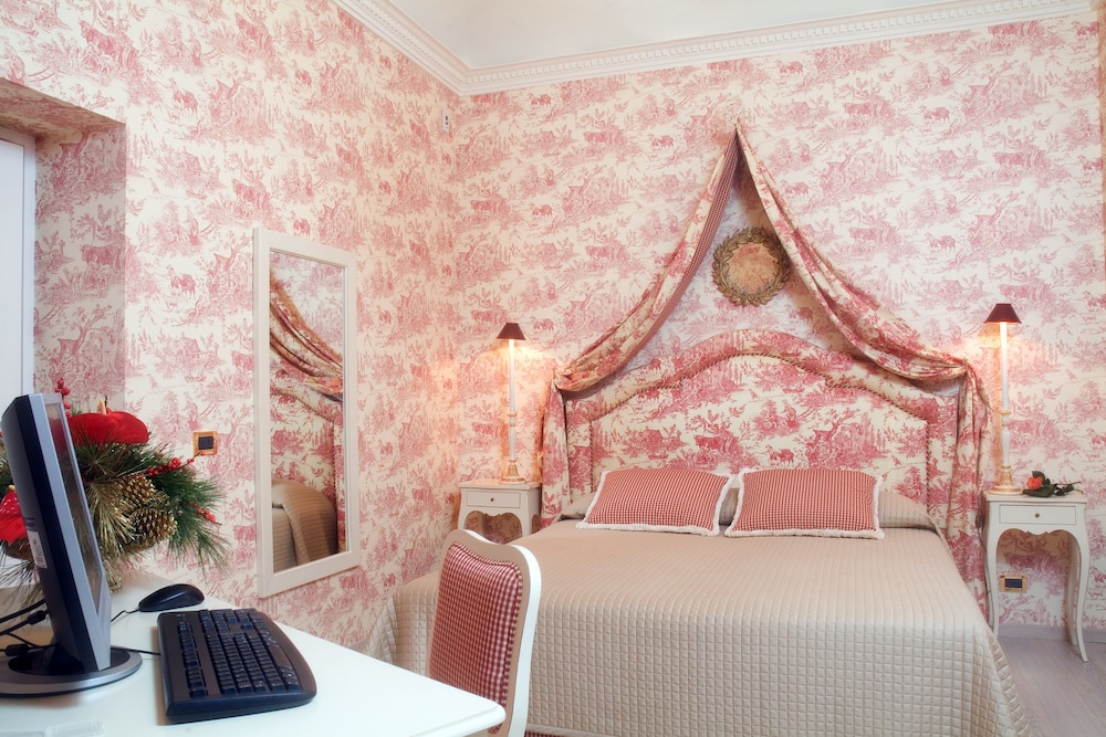 Superior, One Double Or Two Twin Beds (In Dependance) photo 1