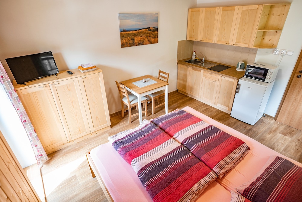 Studio, Balcony (Apt 12)