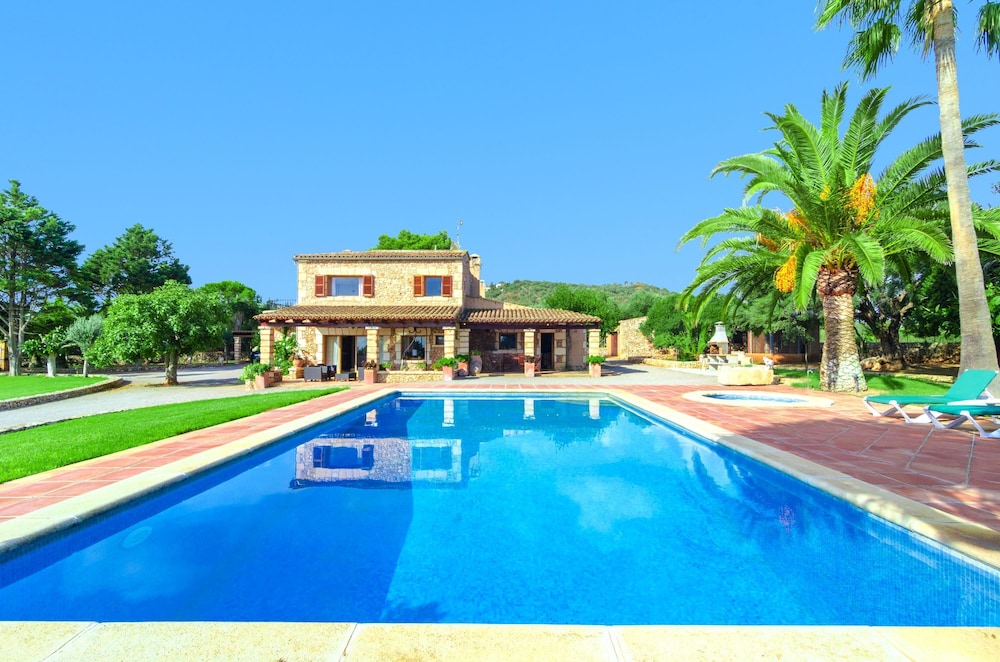 Villa photo 3