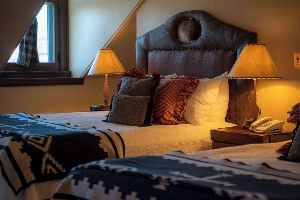 Standard Room, 2 Queen Beds, Non Smoking (Walk-in Shower)