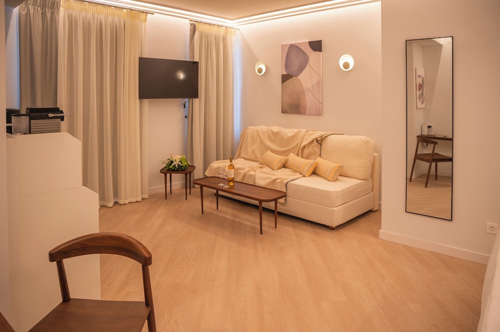 Luxury Suite, Balcony, Garden View