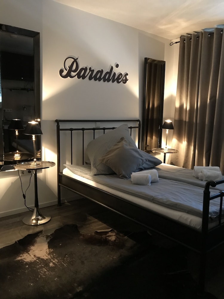 Double Room (Nr. 7)