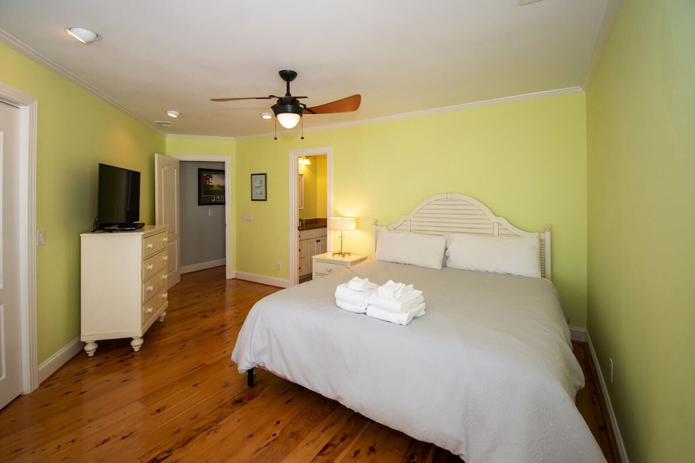House, Multiple Beds, Fireplace, Ocean View photo 2