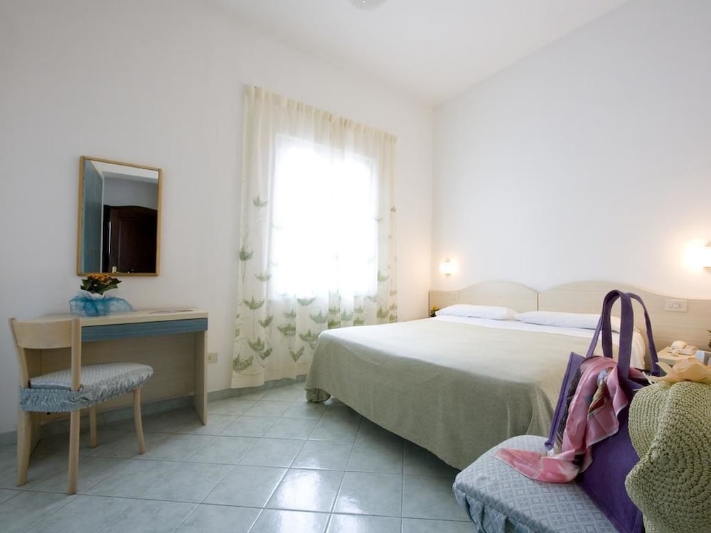 Standard Double Room photo 2