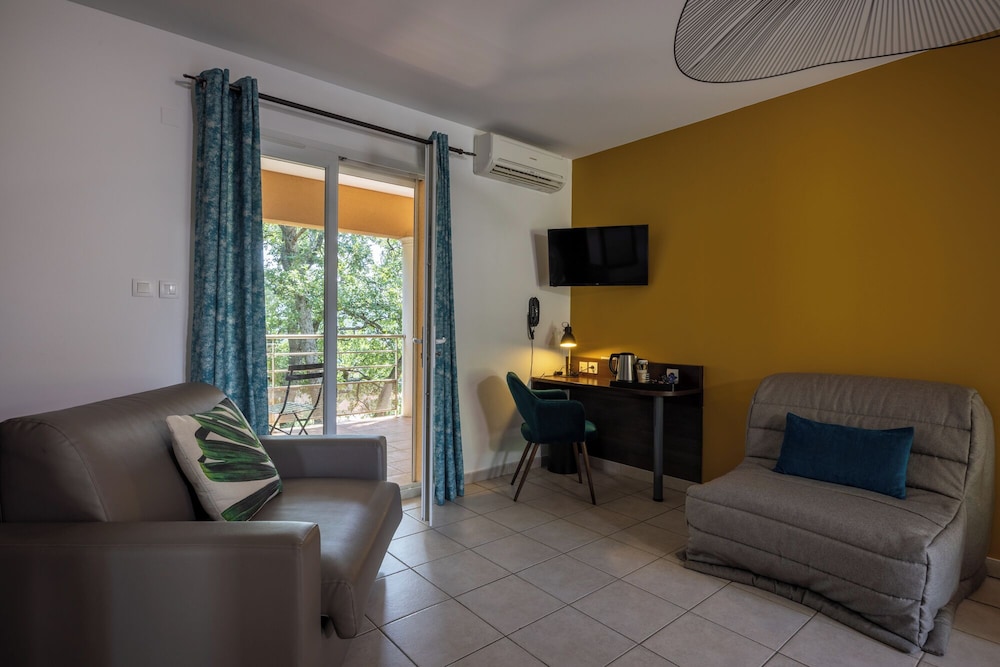 Family Triple Room - Photo 3