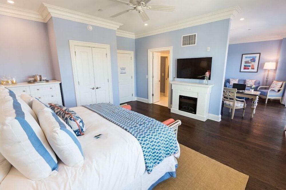 Studio Suite, 1 King Bed, Balcony (Garden)