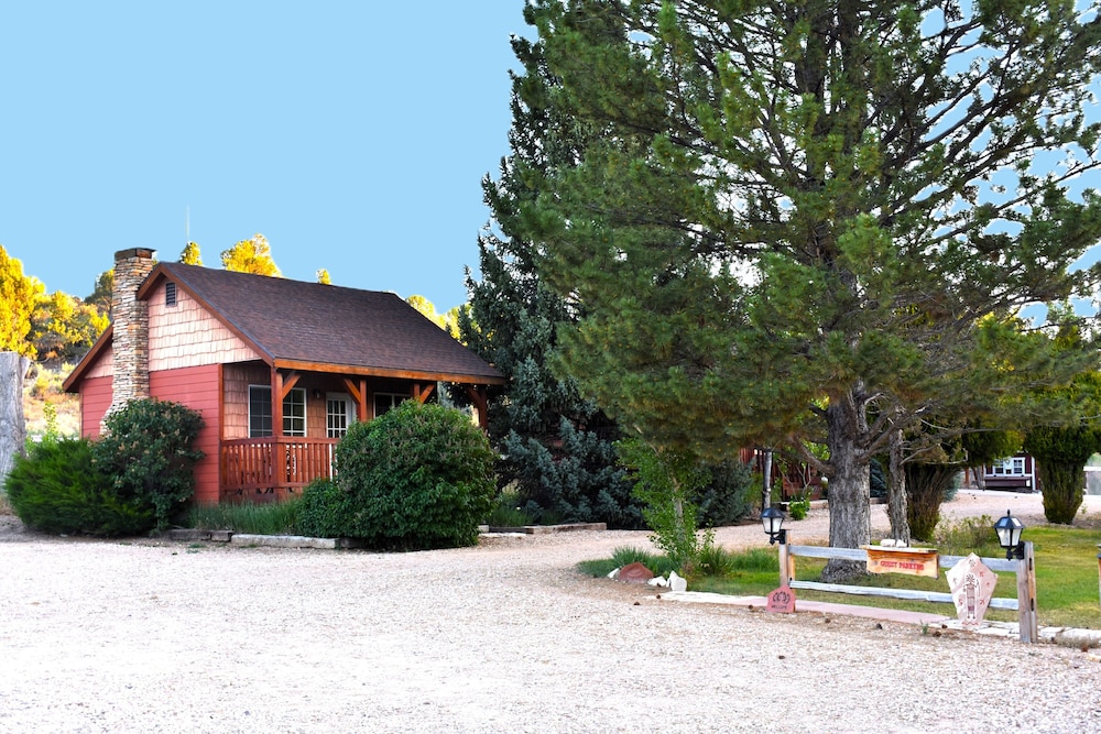 Classic Cabin (Juniper Cabin)