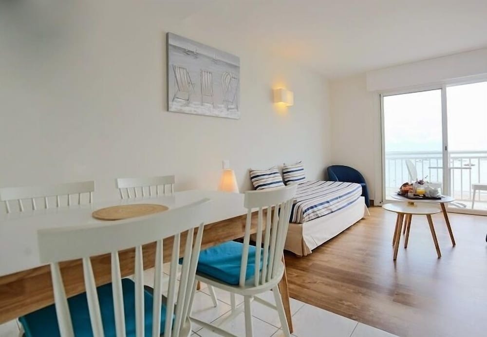 Apartment, 1 Double Bed, Sea View photo 3