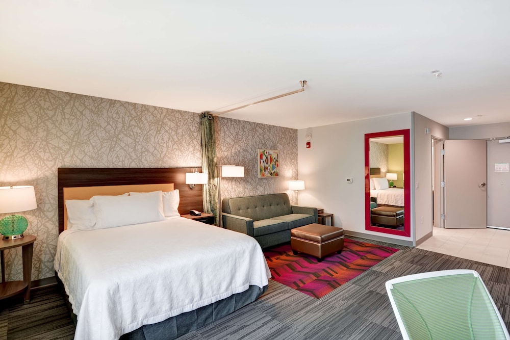 Studio, 1 Queen Bed, Accessible, Bathtub (Mobility & Hearing) photo 2