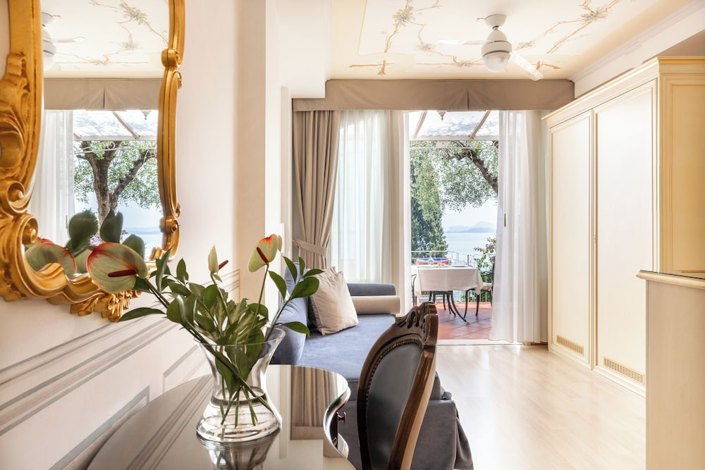 Deluxe Suite, 2 Bedrooms, Terrace, Lake View photo 2