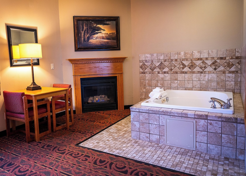 Premium Suite, 1 King Bed with Sofa bed, Hot Tub photo 1