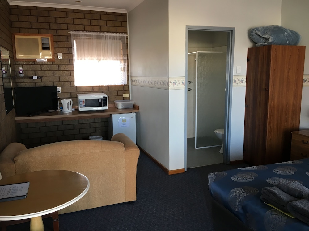 Standard Room, 1 Queen Bed photo 1