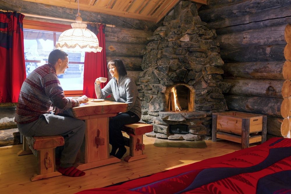 Small Chalet (West Village) - Photo 1