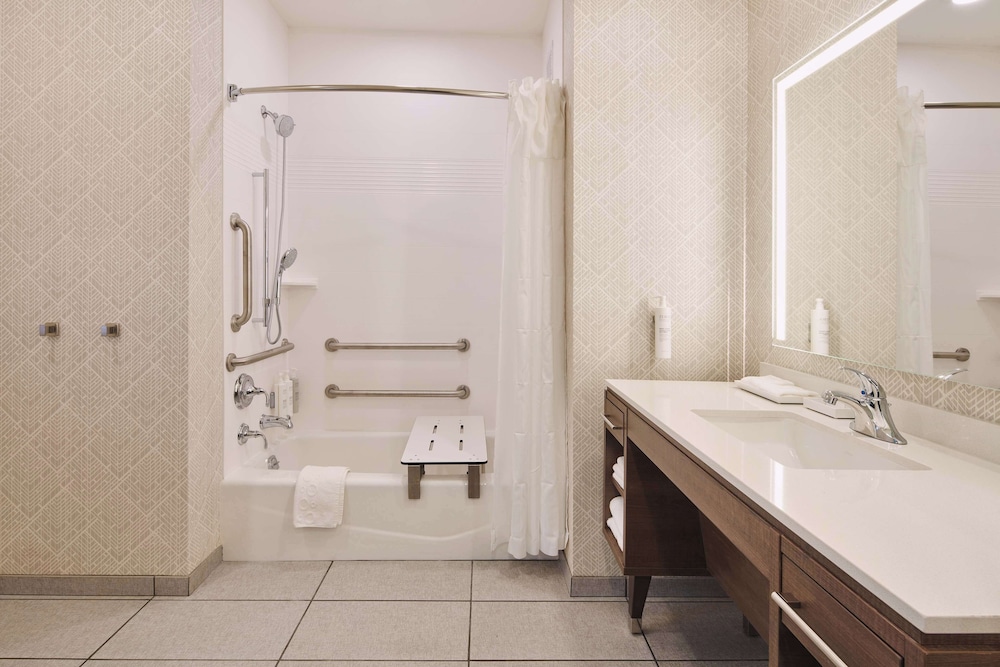 Studio Suite, 1 King Bed, Accessible, Bathtub - Photo 11