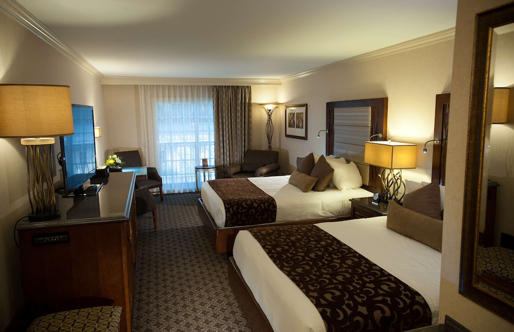 Standard Room, 2 Queen Beds, Refrigerator & Microwave (Walk-in Shower;Oversized Room) - Photo 2