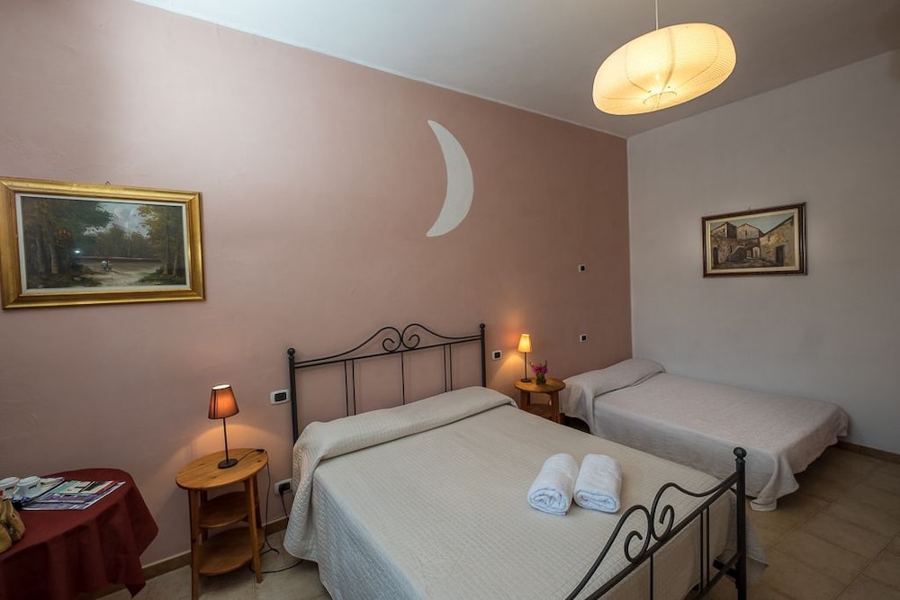 Economy Quadruple Room, Accessible photo 2