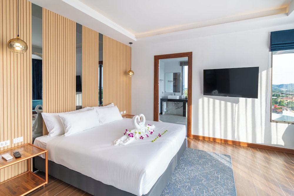 Panorama Executive Suite - Photo 7