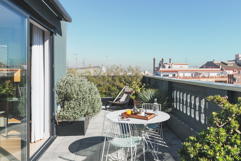 Deluxe Penthouse, 1 Queen Bed, Terrace photo 3