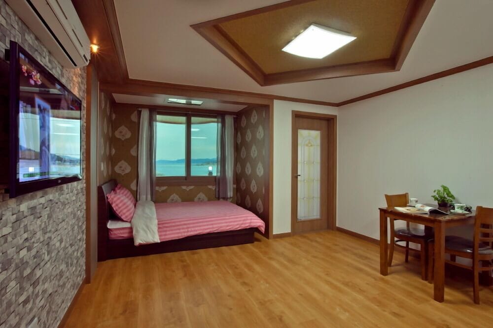 Room (Deungdae)