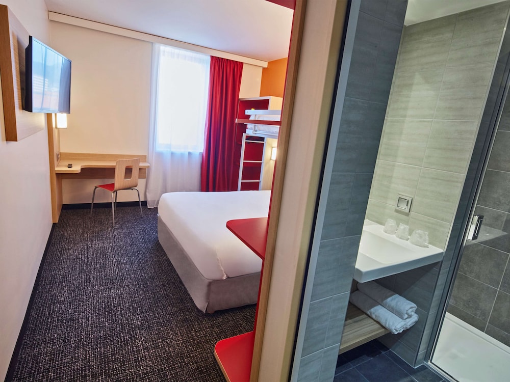 Standard Room, Multiple Beds - Photo 3
