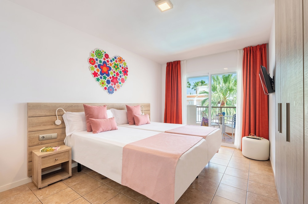 Twin Room - Photo 1