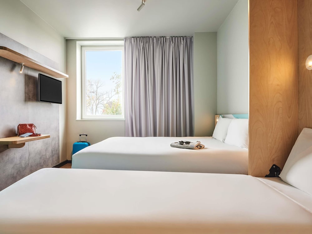 Triple Room, Multiple Beds