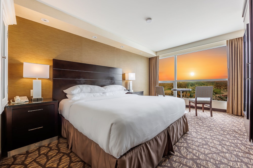 King Bed with Whirlpool, Sofa Bed and partial view of Niagara Falls - Floor 30