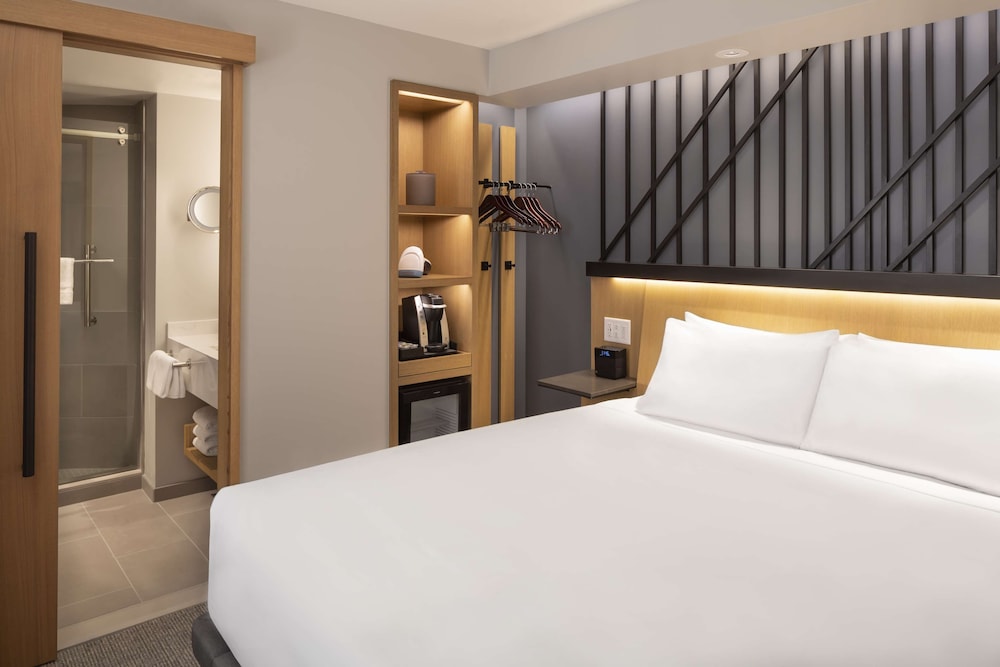 Room, 1 King Bed (Ferry View) - Photo 4