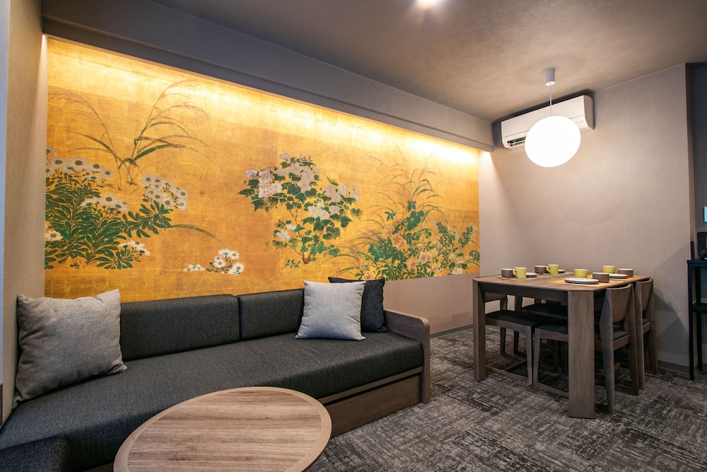 Superior Suite 1BR with 4beds, Non Smoking thumbnail 5
