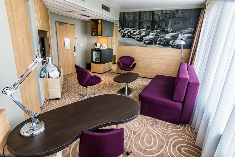Suite, 1 King Bed with Sofa bed